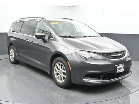 Used 2021 Chrysler Voyager Lxi FWD image 2