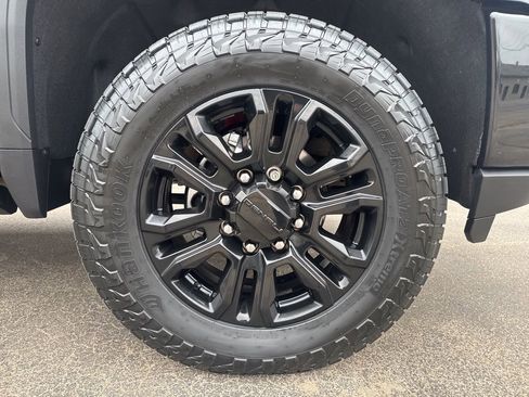 Used 2023 GMC Sierra 3500 Denali w/ Denali Black Diamond Edition AWD/4WD image 9