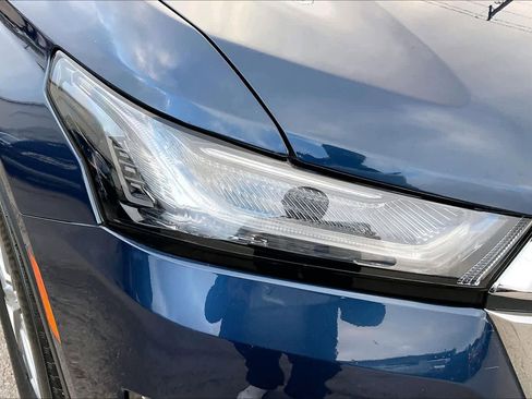 Used 2023 Chevrolet Traverse LT image 26