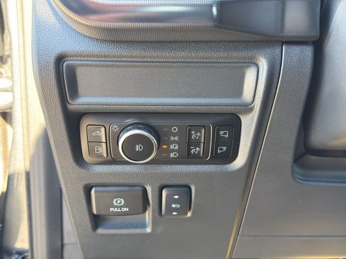 Used 2025 Ford F150 Platinum AWD/4WD image 16