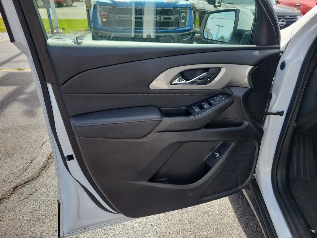 Used 2023 Chevrolet Traverse LT FWD image 20