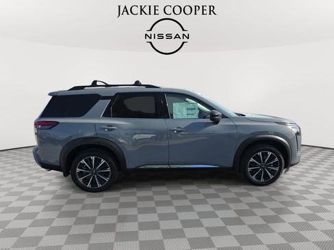 New 2026 Nissan Pathfinder Platinum w/ Cargo Package AWD/4WD image 4