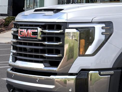New 2025 GMC Sierra 3500 SLT w/ SLT Premium Package image 14