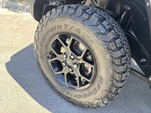 Used 2024 Jeep Wrangler Unlimited AWD/4WD image 12