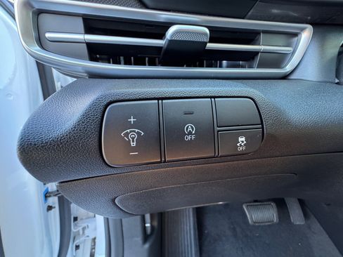 New 2025 Hyundai Elantra SE image 30