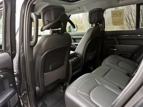 Used 2025 Land Rover Defender 110 S image 54