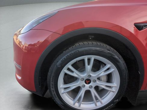 Used 2023 Tesla Model Y Long Range image 30