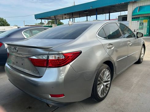 Used 2015 Lexus ES 350 w/ Luxury Package FWD image 2
