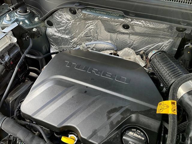 Used 2025 Chevrolet Trax LT w/ LT Convenience Package FWD image 31