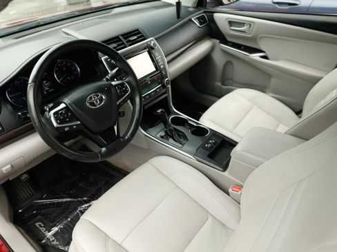 Used 2017 Toyota Camry XLE w/ Advanced Technology Package FWD image 6