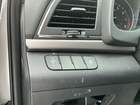 Used 2018 Hyundai Elantra SE w/ Cargo Package image 19