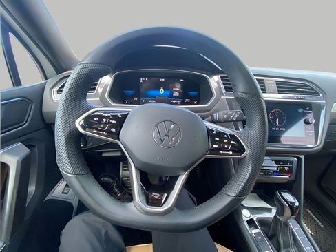 Used 2022 Volkswagen Tiguan SE R-Line AWD/4WD image 5