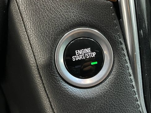 Used 2018 Cadillac Escalade ESV Luxury AWD/4WD image 21