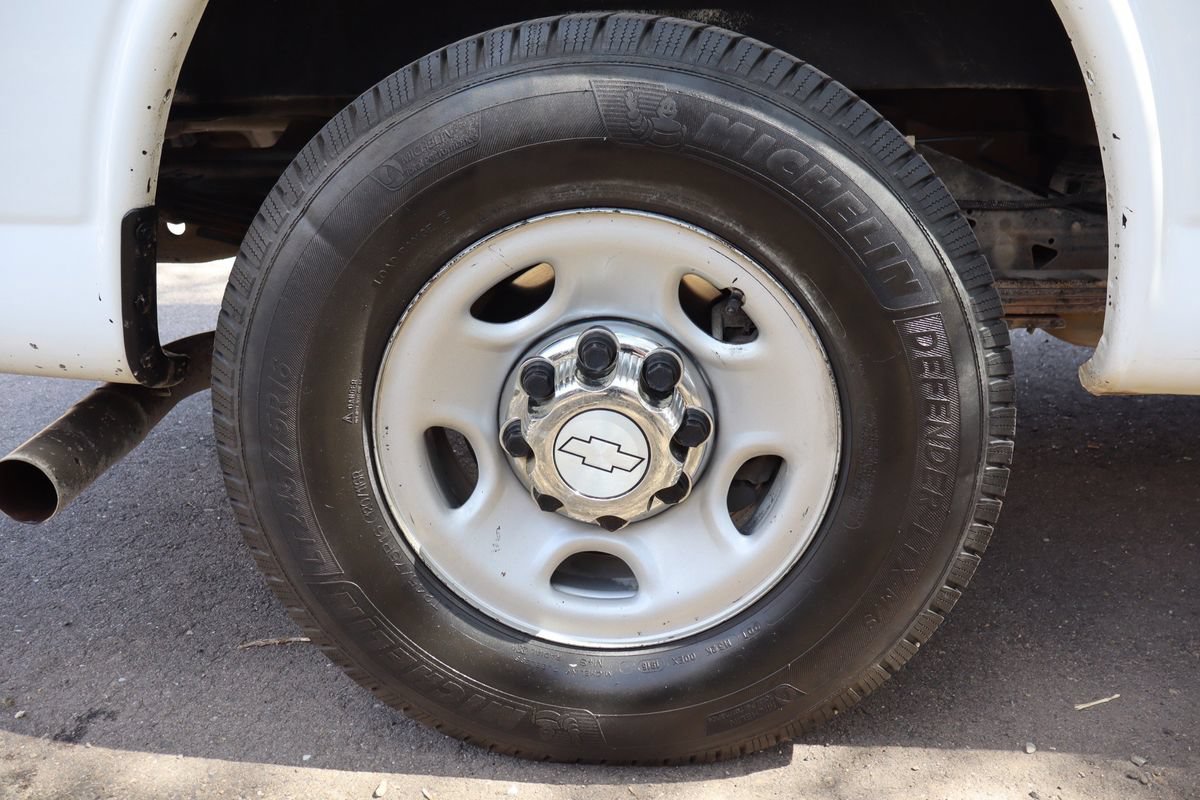 Used 2017 Chevrolet Express 3500 LT RWD image 40