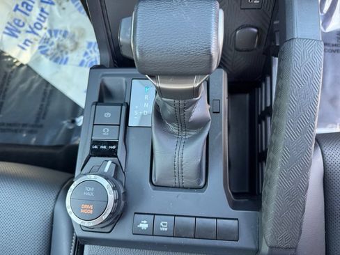 Used 2025 Toyota Tacoma Limited AWD/4WD image 19