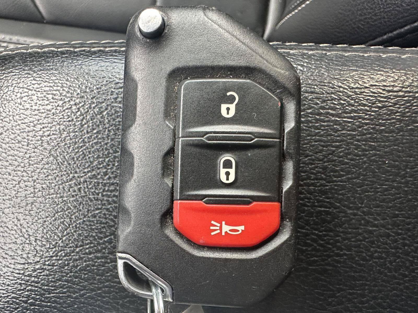 Used 2020 Jeep Gladiator Overland AWD/4WD image 14
