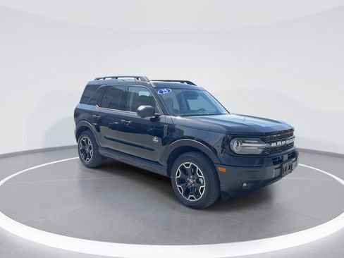 Used 2025 Ford Bronco Sport Outer Banks w/ Outer Banks Tech Package+ image 2