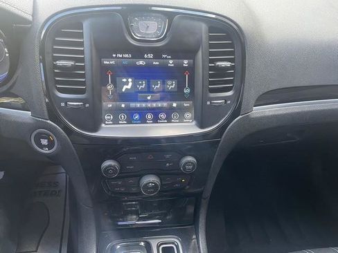 Used 2018 Chrysler 300 S AWD/4WD image 21