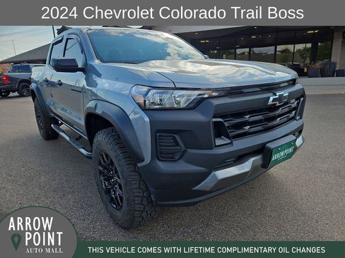 Used 2024 Chevrolet Colorado Trail Boss w/ Advanced Trailering Package AWD/4WD image 2