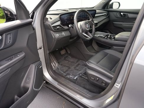 Used 2025 Buick Enclave Sport Touring AWD/4WD image 13