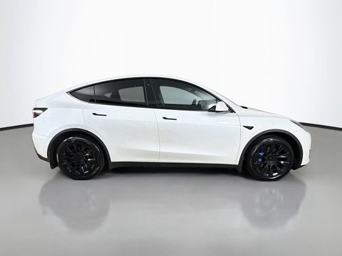 Used 2022 Tesla Model Y Long Range AWD/4WD image 8