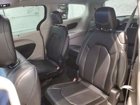 Used 2023 Chrysler Pacifica Touring-L FWD image 26