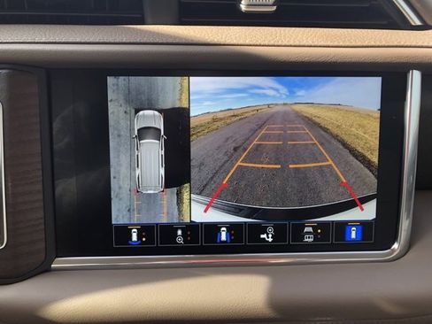 Used 2022 GMC Yukon XL Denali image 34