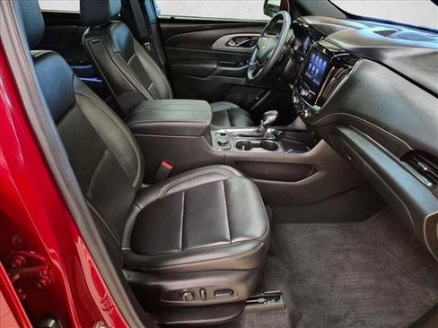 Used 2023 Chevrolet Traverse LT FWD image 24