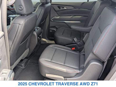 Used 2025 Chevrolet Traverse Z71 w/ Enhanced Driving Package AWD/4WD image 16