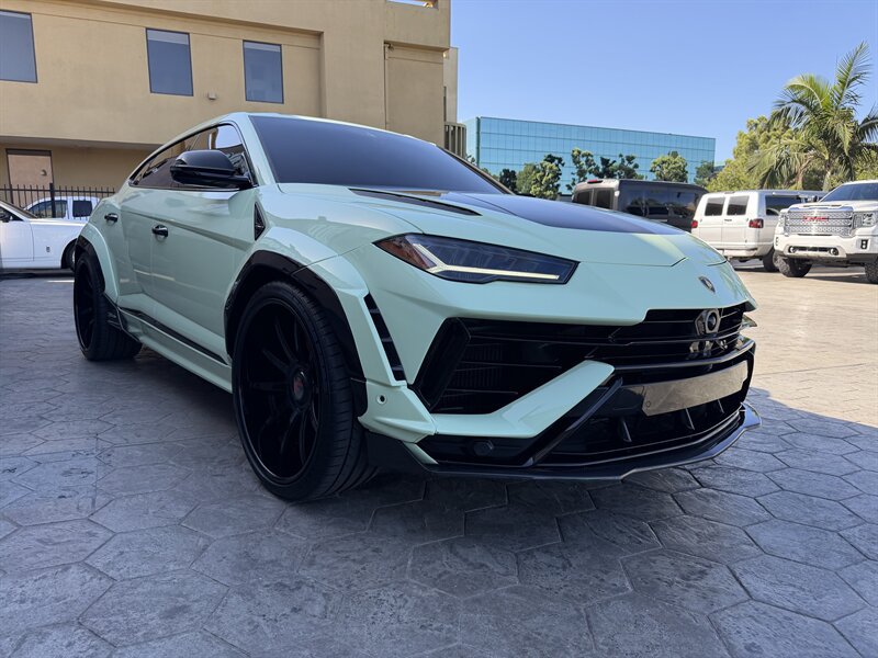 Used 2024 Lamborghini Urus Performante AWD/4WD image 4