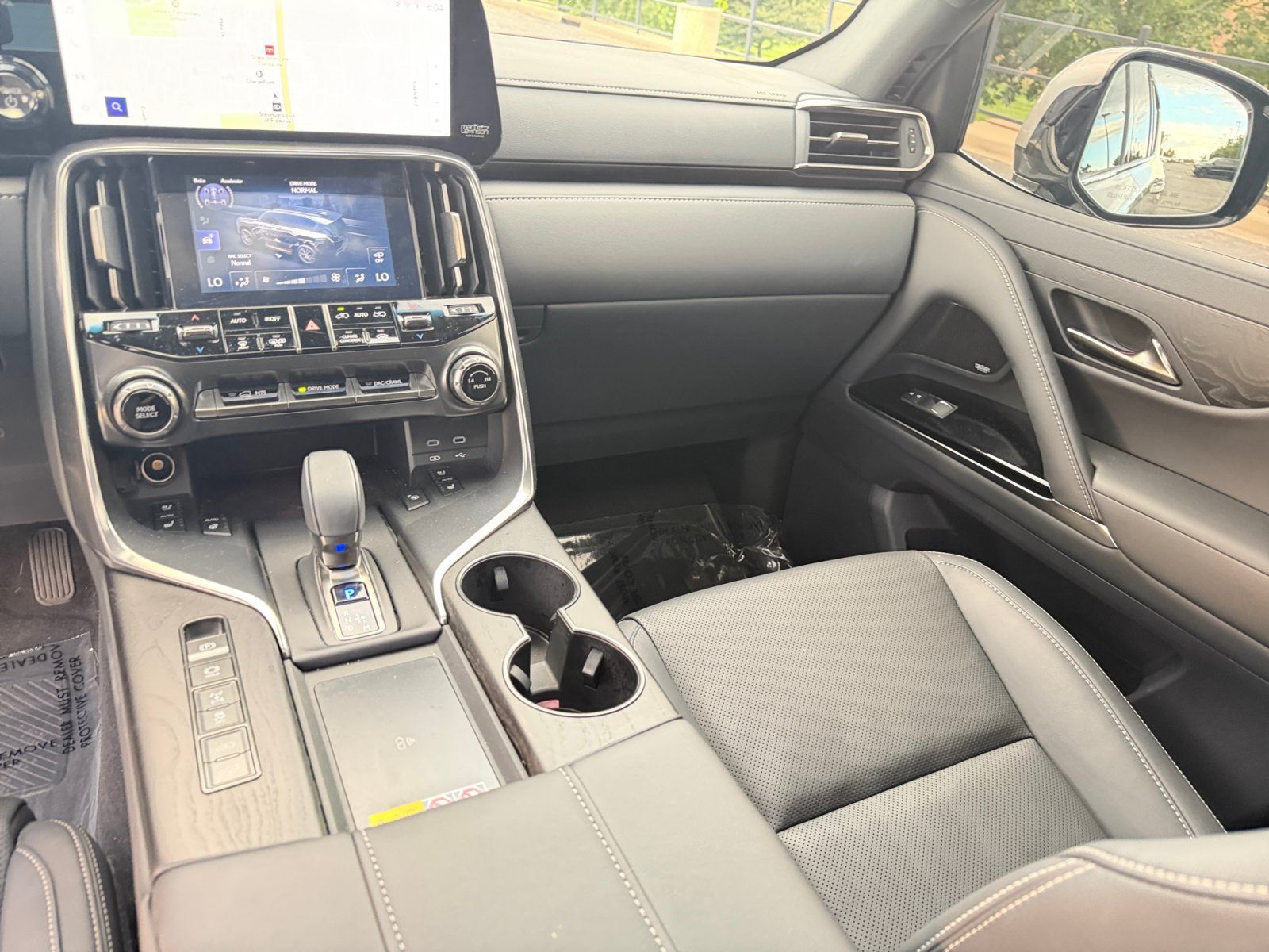 Used 2025 Lexus LX 700h Luxury w/ Accessory Package (Z1) AWD/4WD image 19