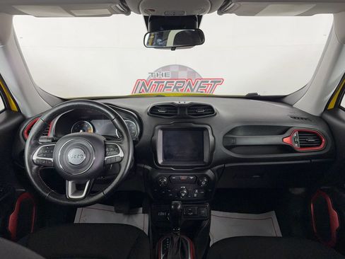 Used 2018 Jeep Renegade Trailhawk w/ UConnect 8.4 Nav Group AWD/4WD image 11
