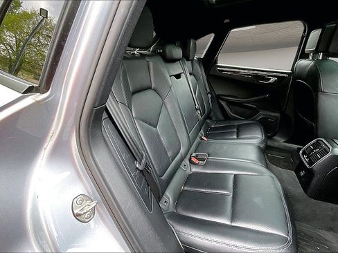 Used 2017 Porsche Macan image 24