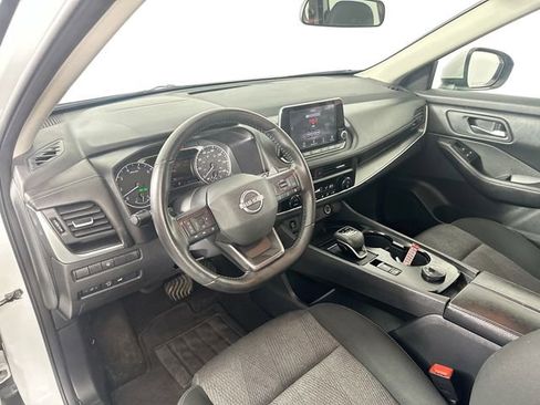Used 2025 Nissan Rogue SV AWD/4WD image 10