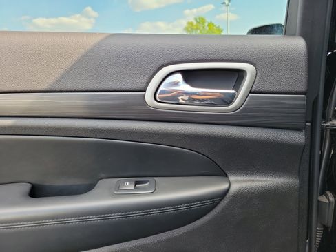 Used 2020 Jeep Grand Cherokee Altitude image 12