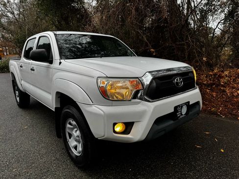 Used 2014 Toyota Tacoma PreRunner image 5