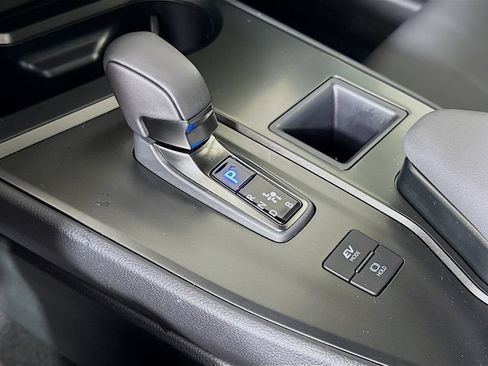 Certified 2025 Lexus UX 300h FWD w/ Accessory Package (Z2) image 17