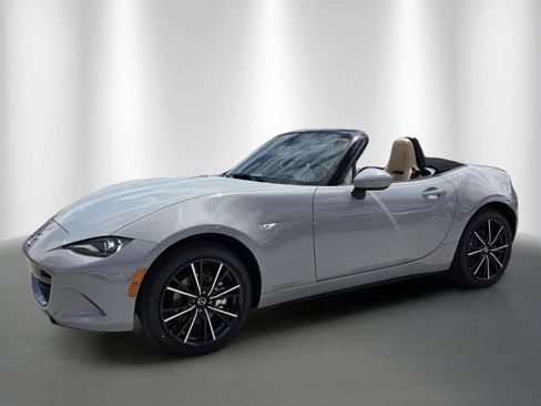 New 2026 MAZDA MX-5 Miata Grand Touring RWD image 2