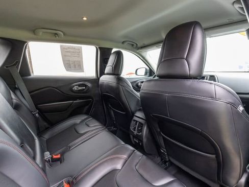 Used 2021 Jeep Cherokee Trailhawk w/ Comfort/Convenience Group AWD/4WD image 18