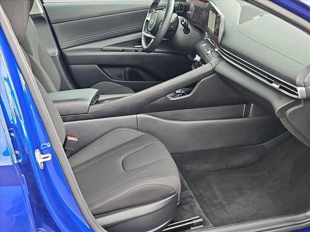 Used 2025 Hyundai Elantra SEL FWD image 22