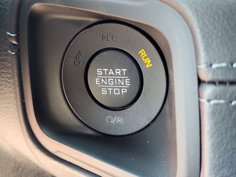 New 2025 Jeep Gladiator High Tide image 18