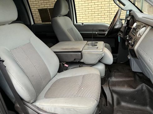 Used 2011 Ford F250 XLT w/ XLT Appearance Pkg AWD/4WD image 17