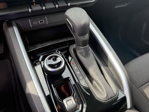 Used 2024 Chevrolet Colorado Trail Boss w/ Technology Package image 19