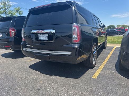 Used 2020 GMC Yukon XL Denali w/ Denali Premium Package AWD/4WD image 3