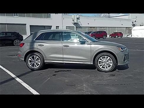 Used 2023 Audi Q3 2.0T Premium image 42
