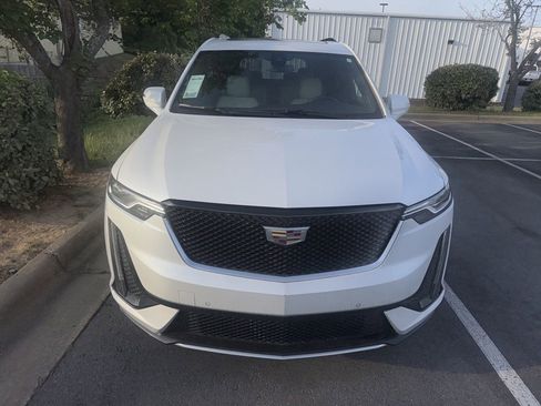 Used 2023 Cadillac XT6 Sport image 3