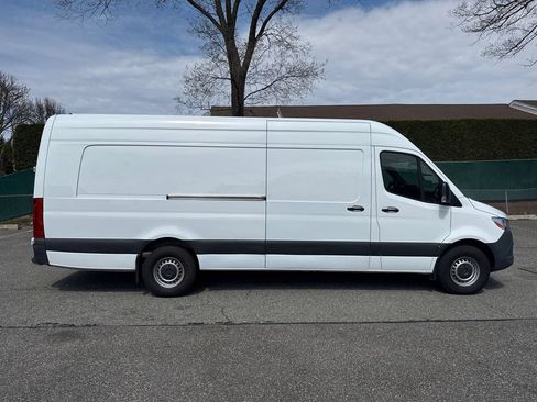 Used 2023 Mercedes-Benz Sprinter 2500 image 9