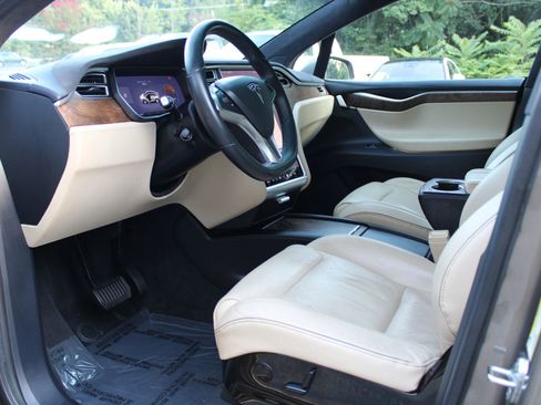 Used 2016 Tesla Model X 90D image 35