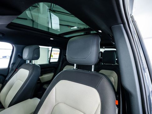 Used 2023 Land Rover Defender 130 X-Dynamic SE image 38