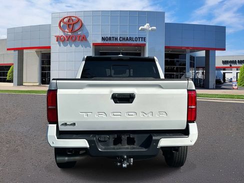 Used 2024 Toyota Tacoma SR5 w/ SR5 Upgrade Package AWD/4WD image 7